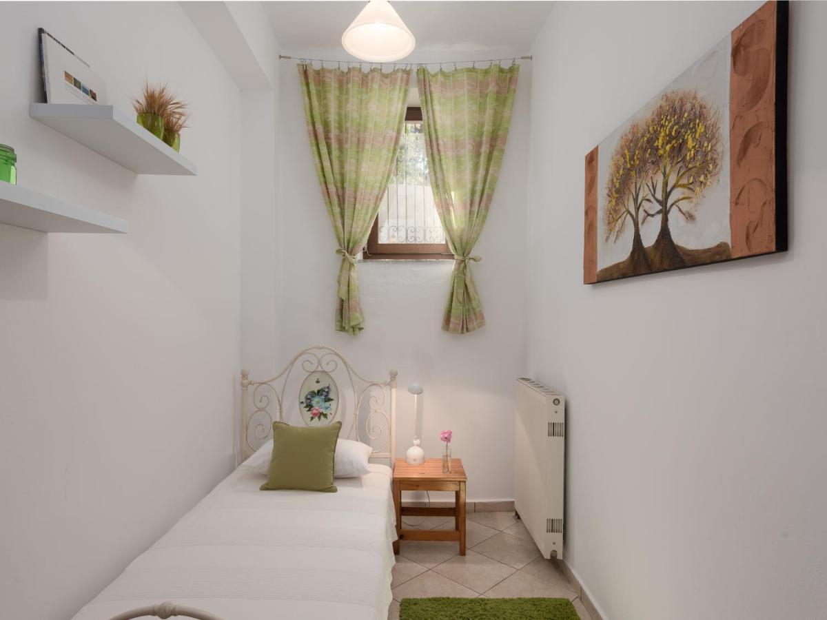 Aura Traditional Apartment