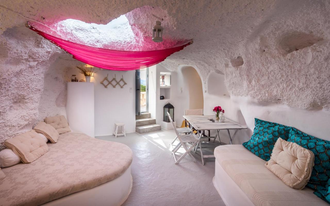 Aloni Cave House *