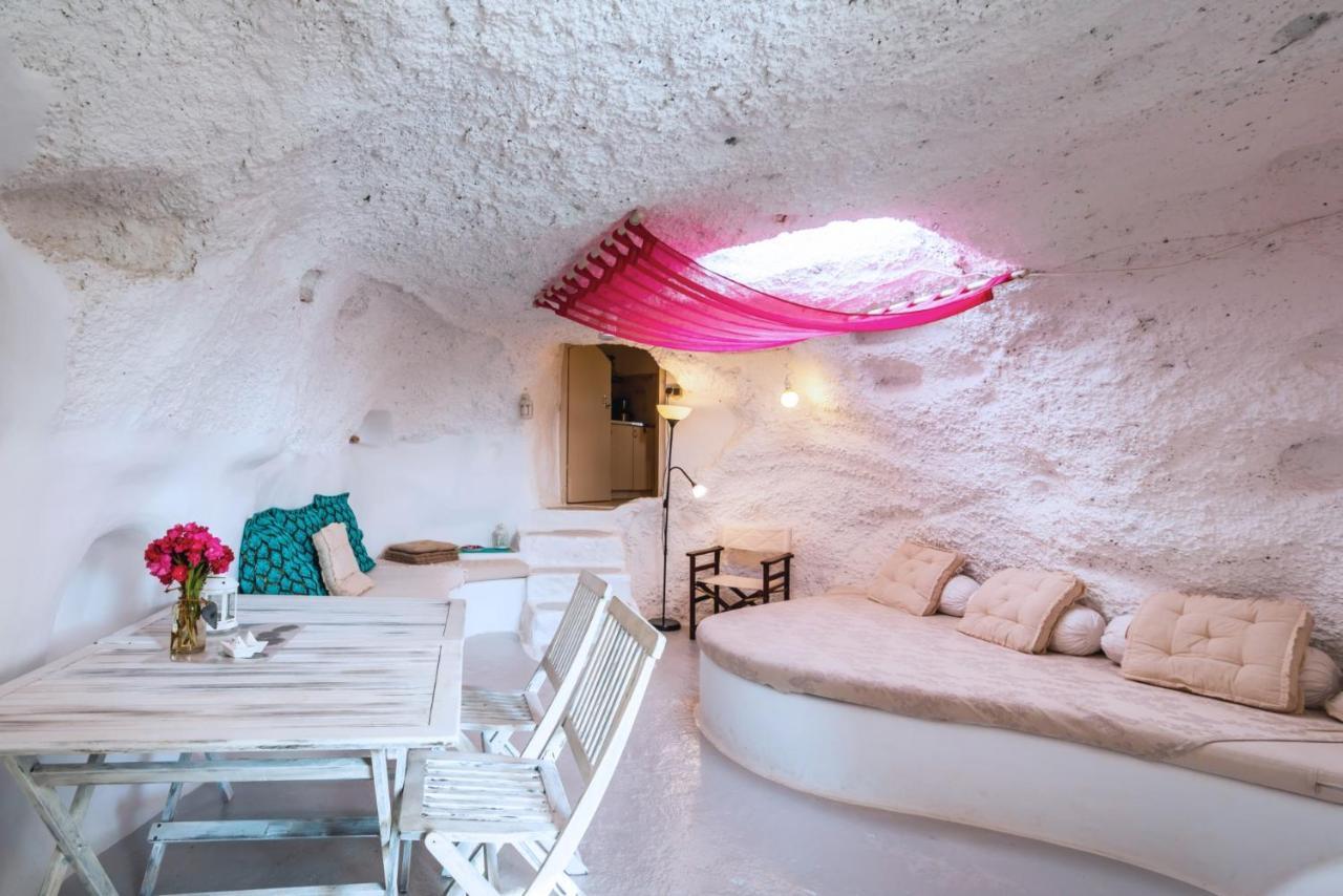 Aloni Cave House Villa *