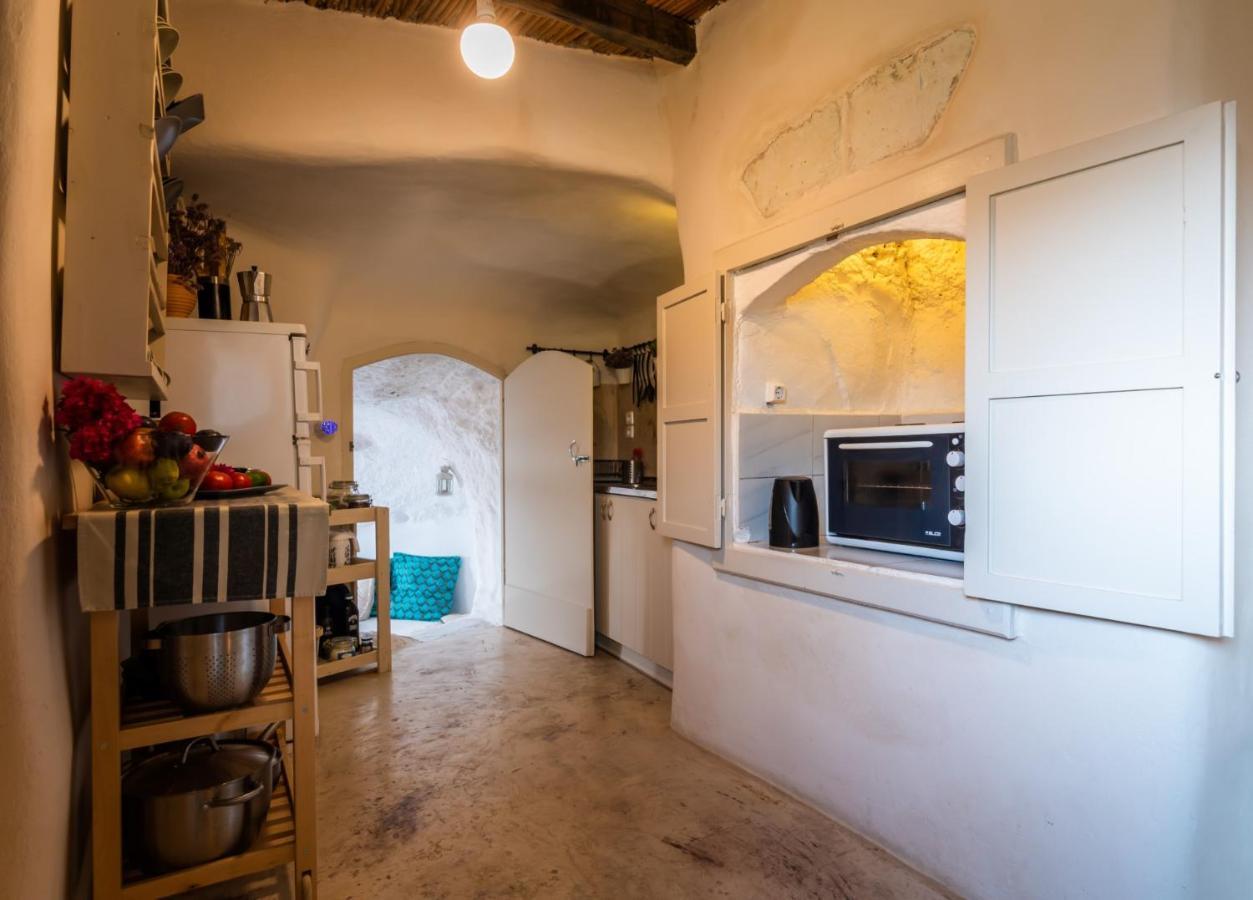 Aloni Cave House Villa *
