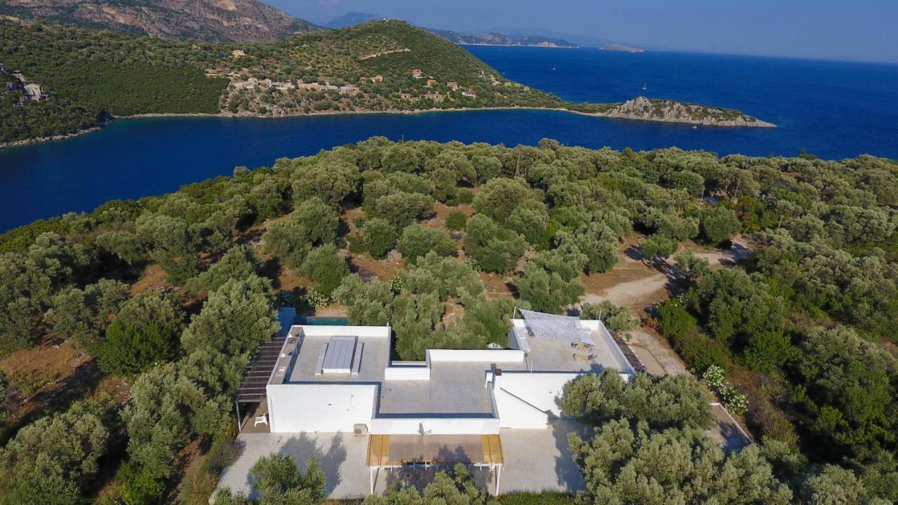 Mavrades Villa *