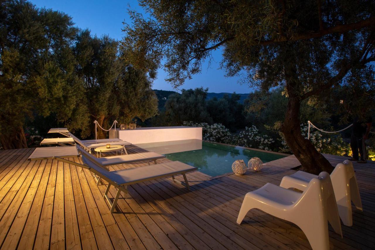Mavrades Villa *