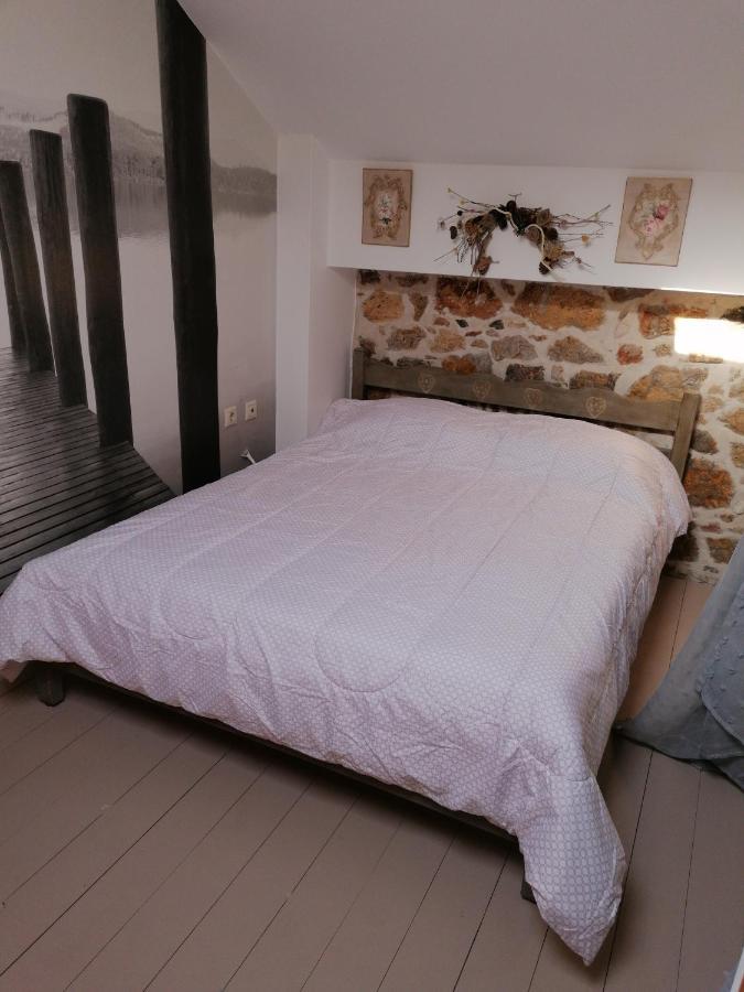 Apartment Theos