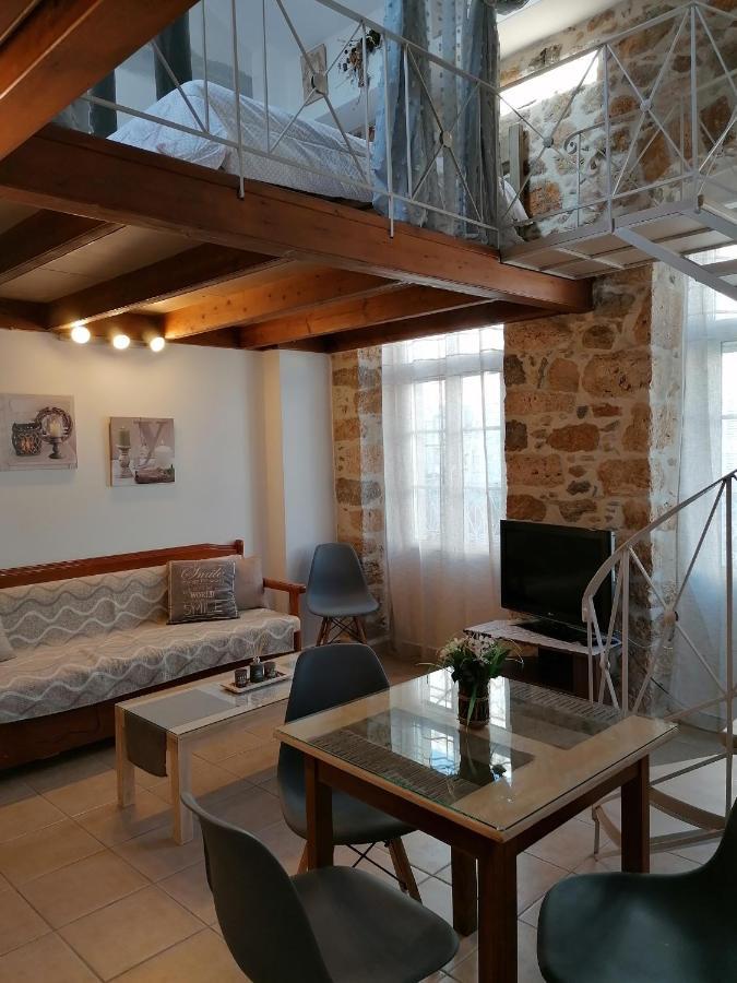 Theos Apartment