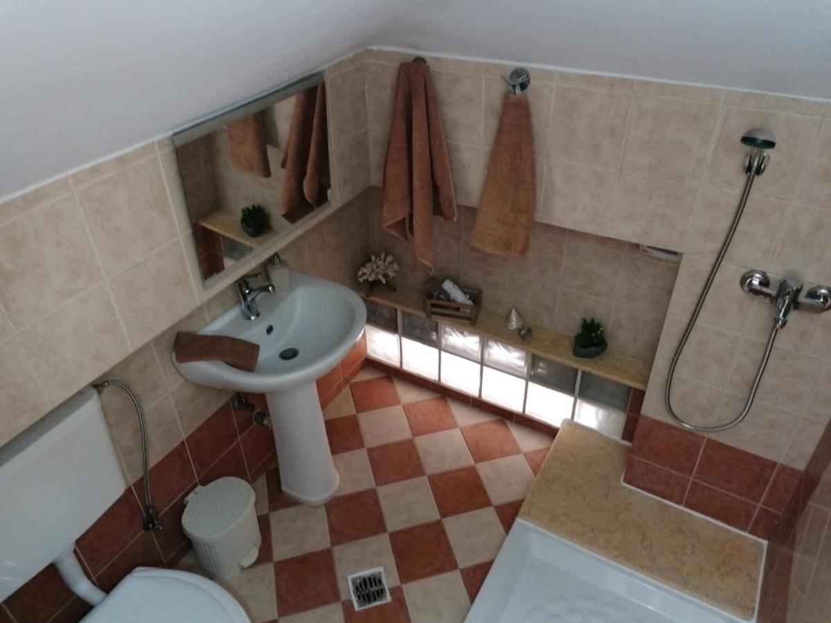 Apartment Theos *