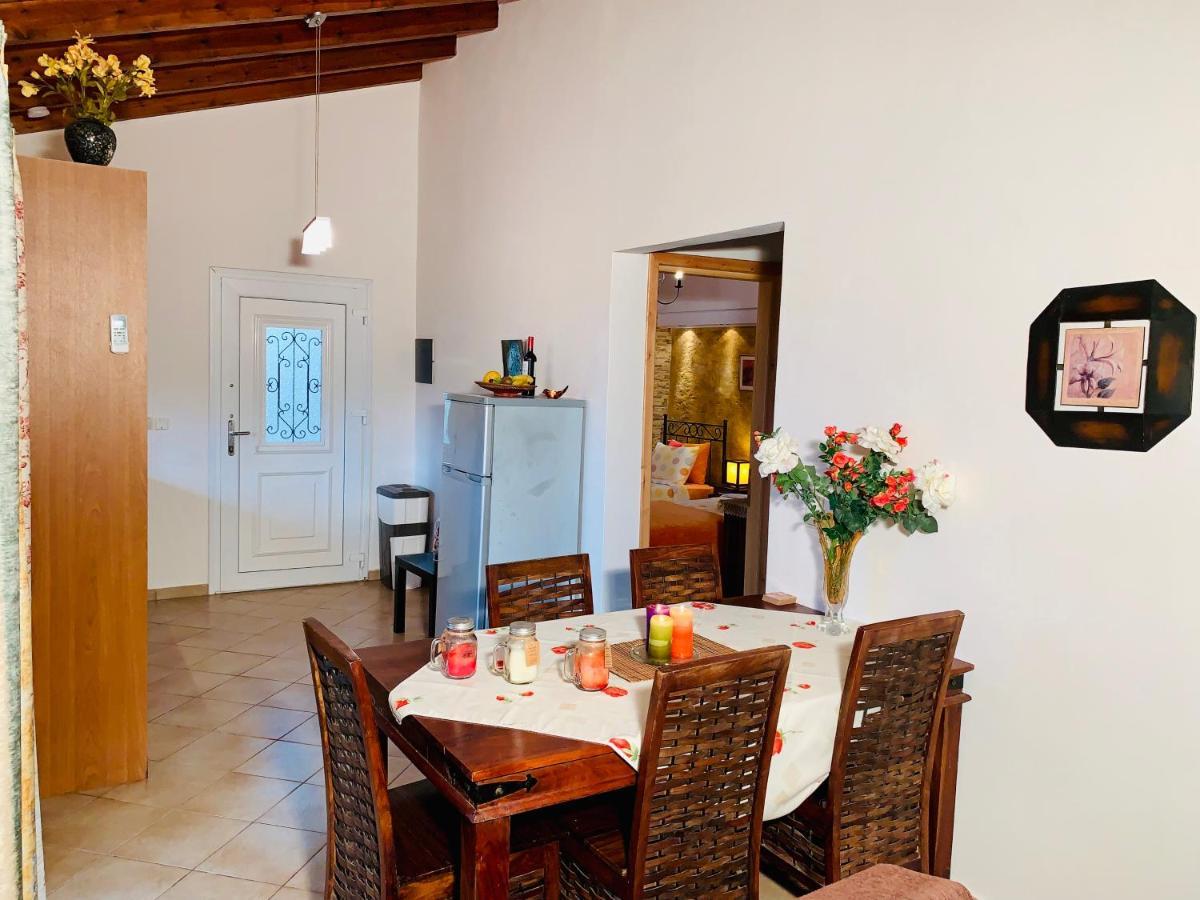 Villa Ermones Amber
