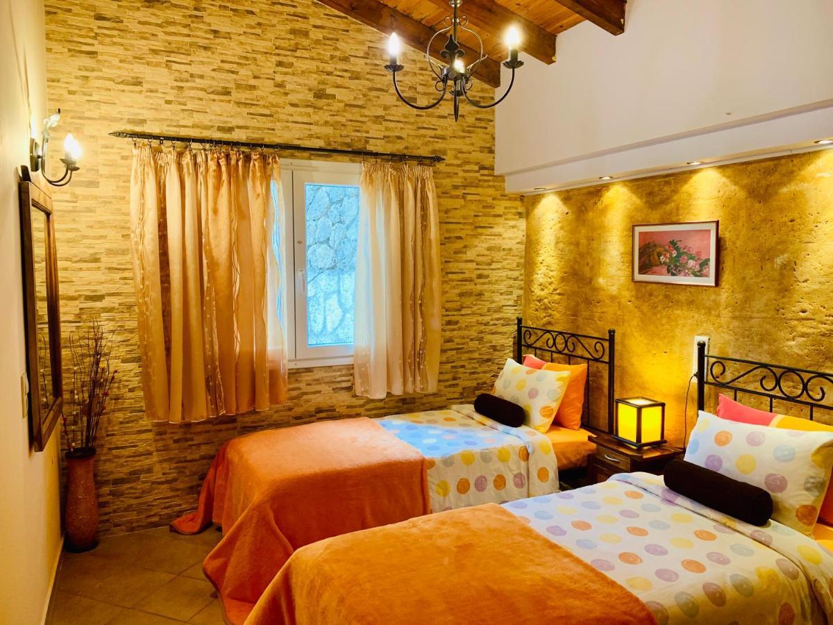 Villa Ermones Amber Vatos