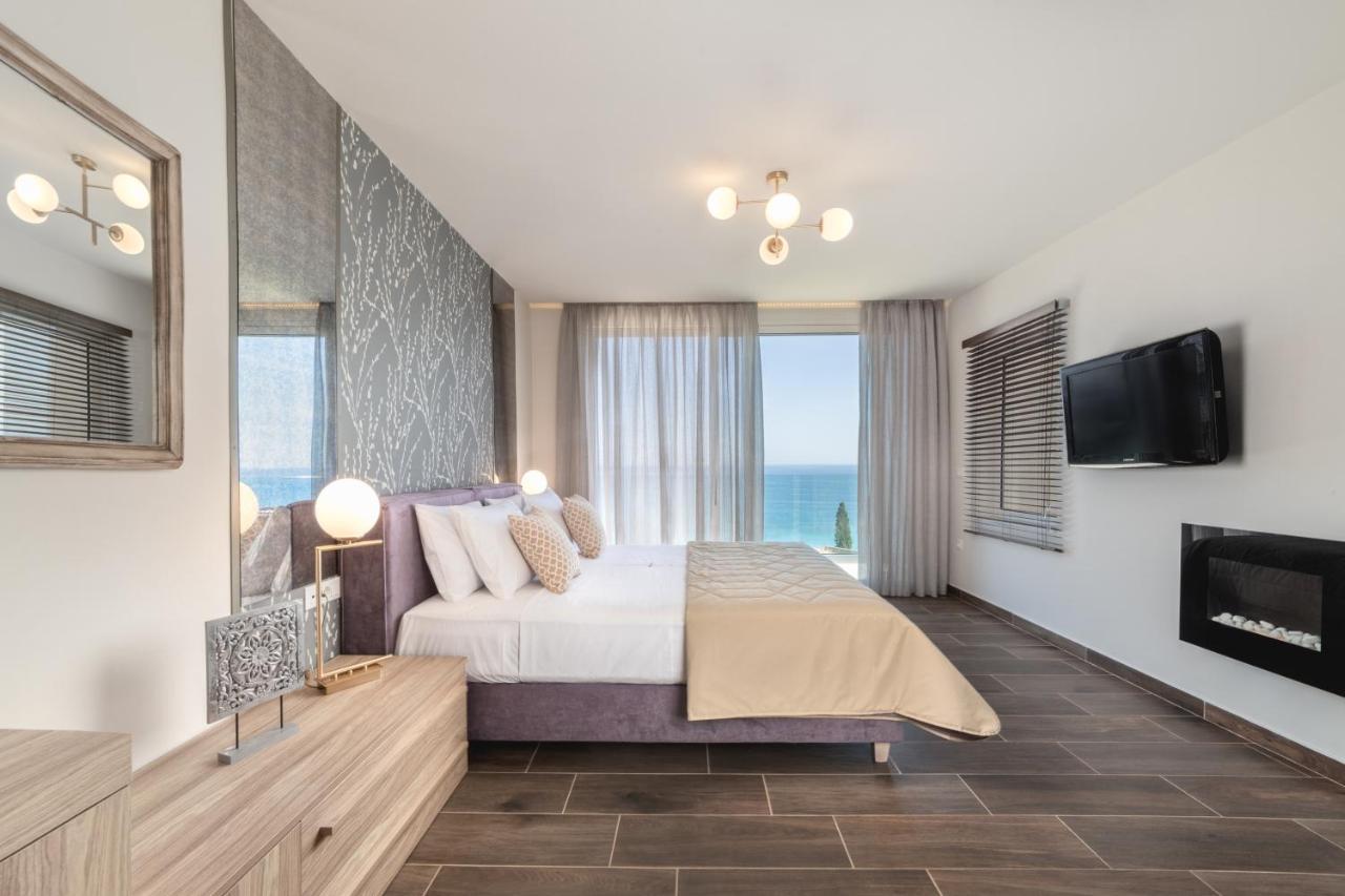 Villa Niki's - Luxury Seaview Villa!