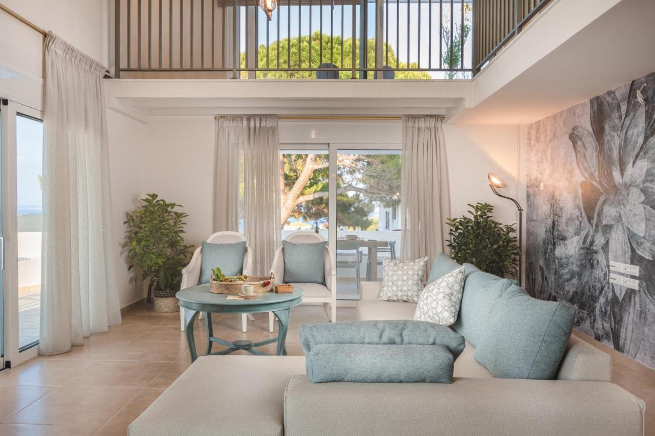 Niki's - Luxury Seaview Villa!