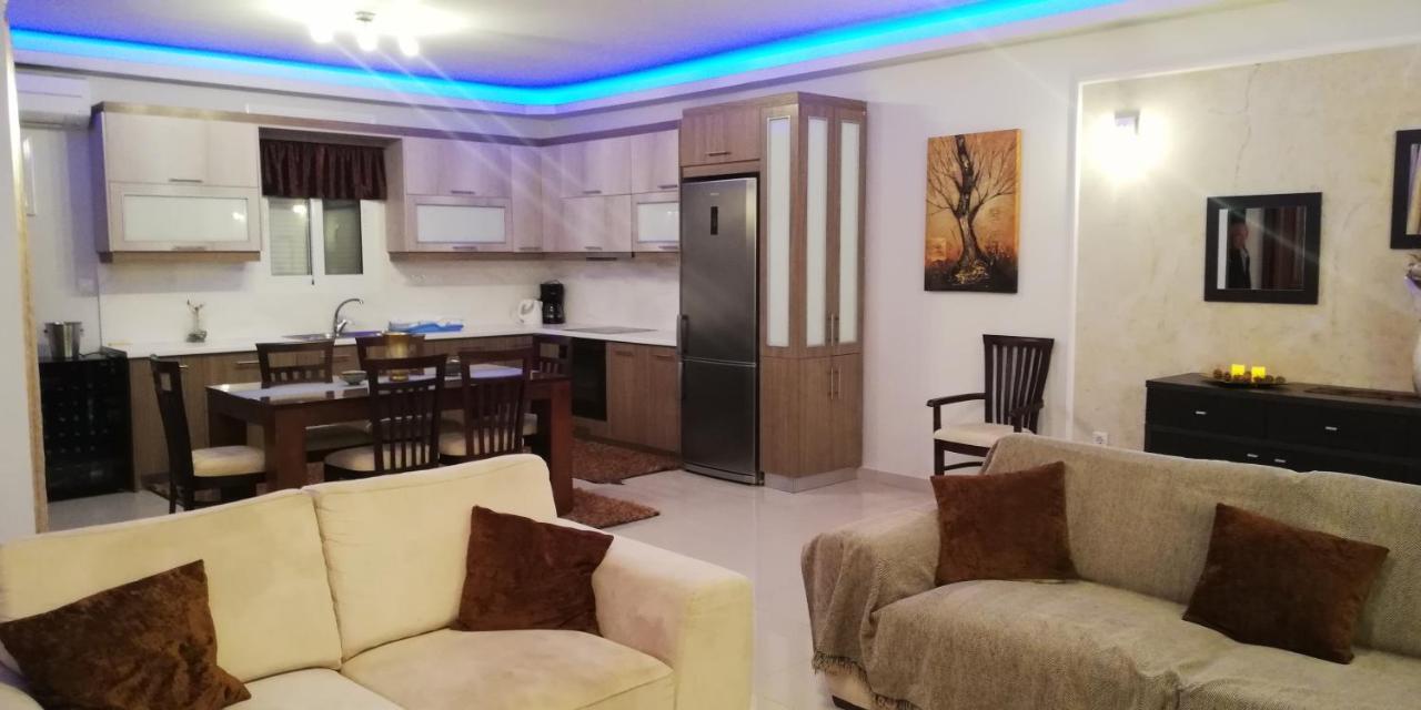 Oikonomou Luxury Villa Vouliagmeni Lake