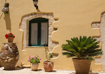 Skandalis Traditional Apartment