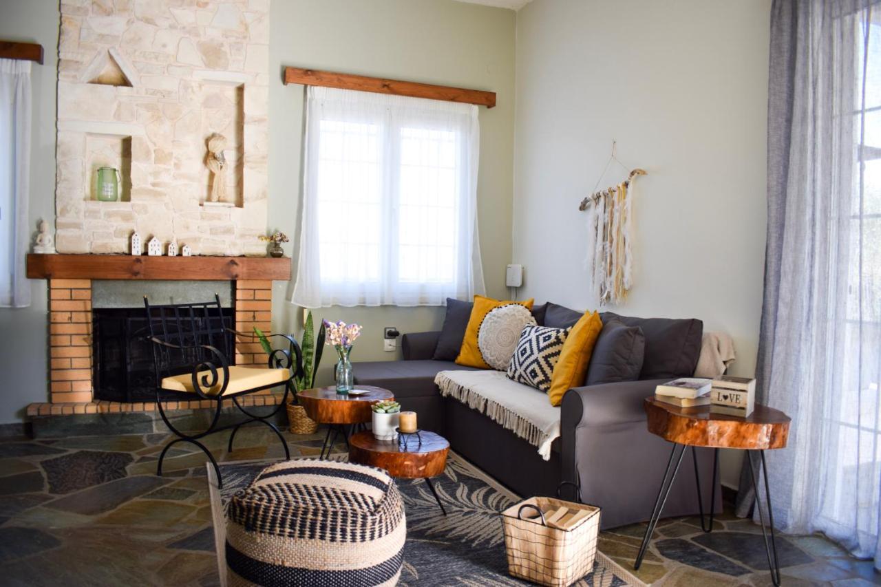Elia's House Traditional & Cozy By 8essentially *