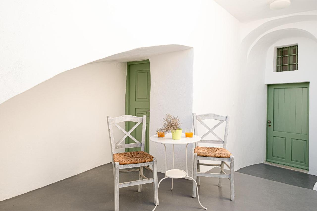 White Orchid Cave House &