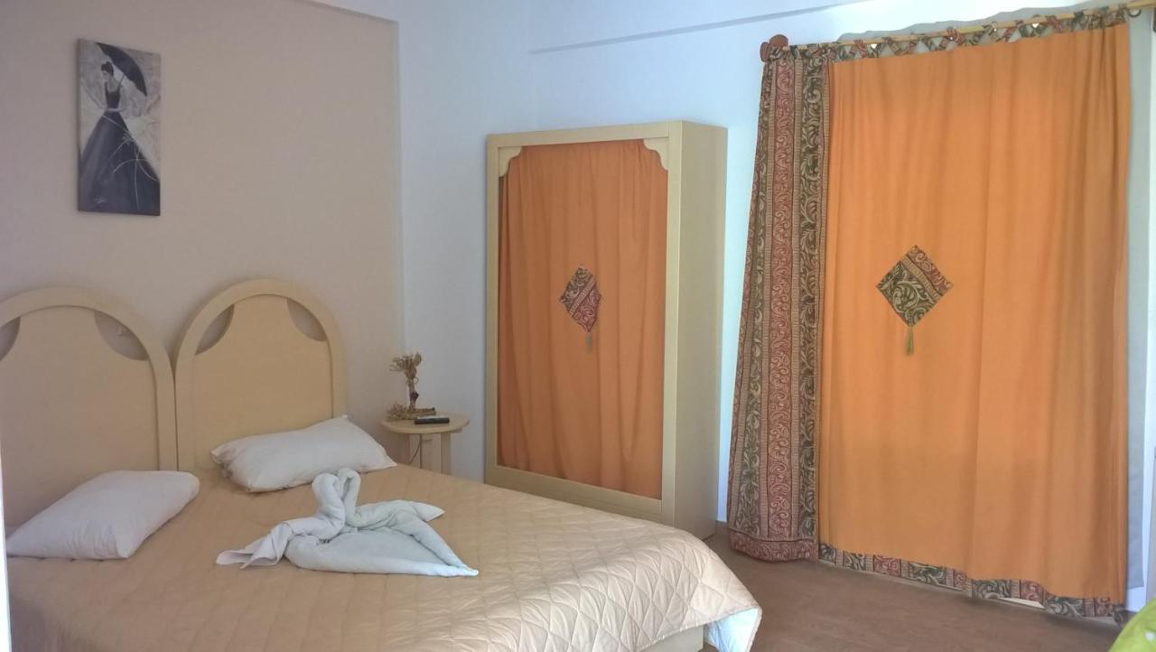 Gyrouli 1 Pera Gyalos