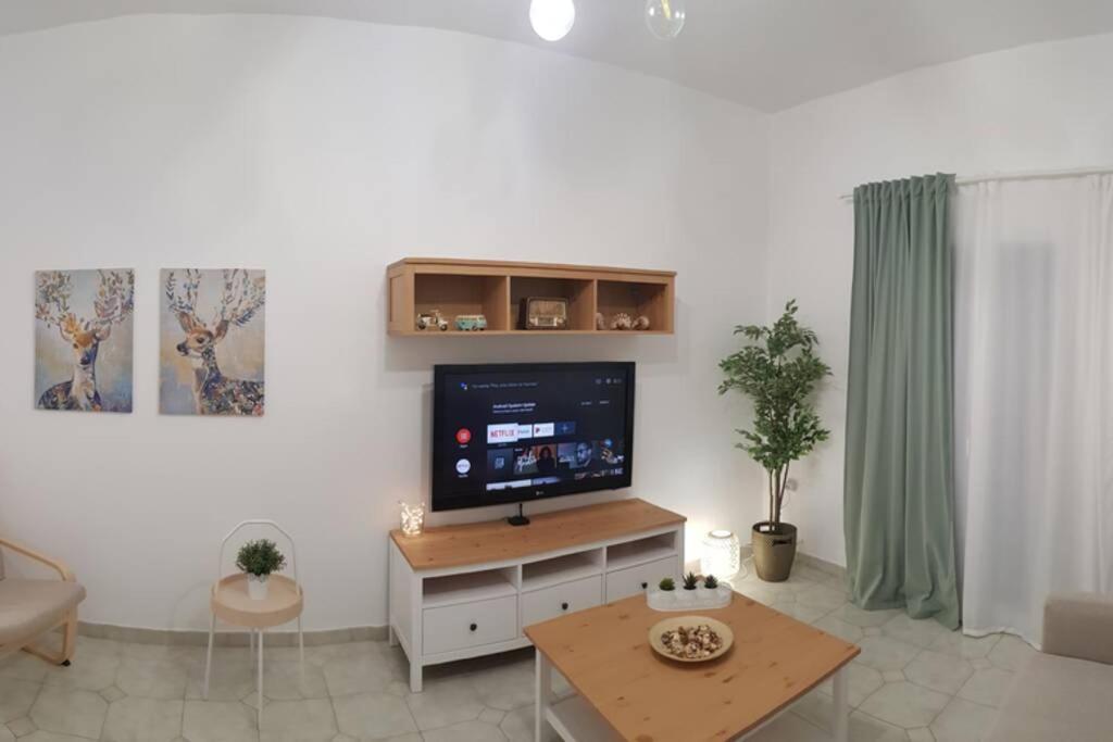 Camara House, *