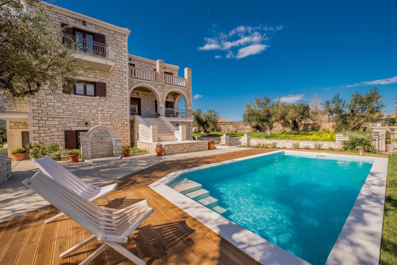 Filoxenia Stone House Villa *