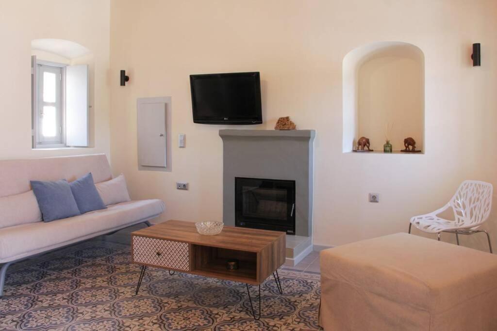 Apartment Beneath The Rock *