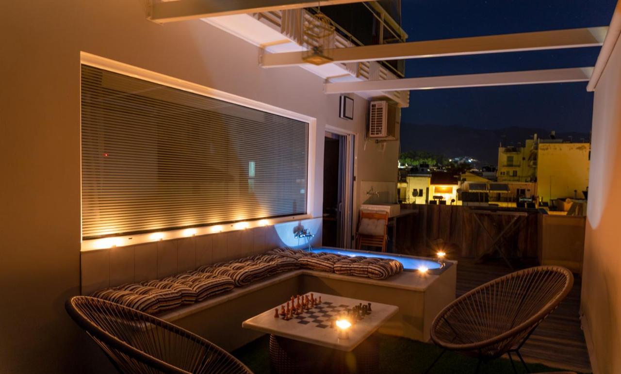 Tiny Penthouse, Big Terrace Apartment *