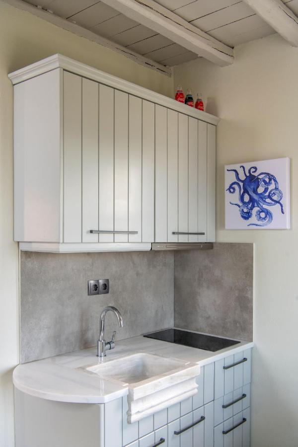 Pure White 1bd House With Amazing Sea Views In Apartment
