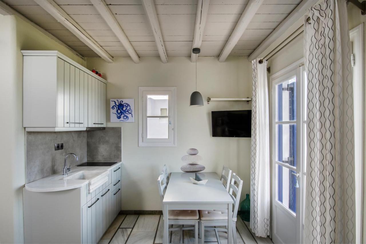 Pure White 1bd House With Amazing Sea Views In * Naousa (Paros)