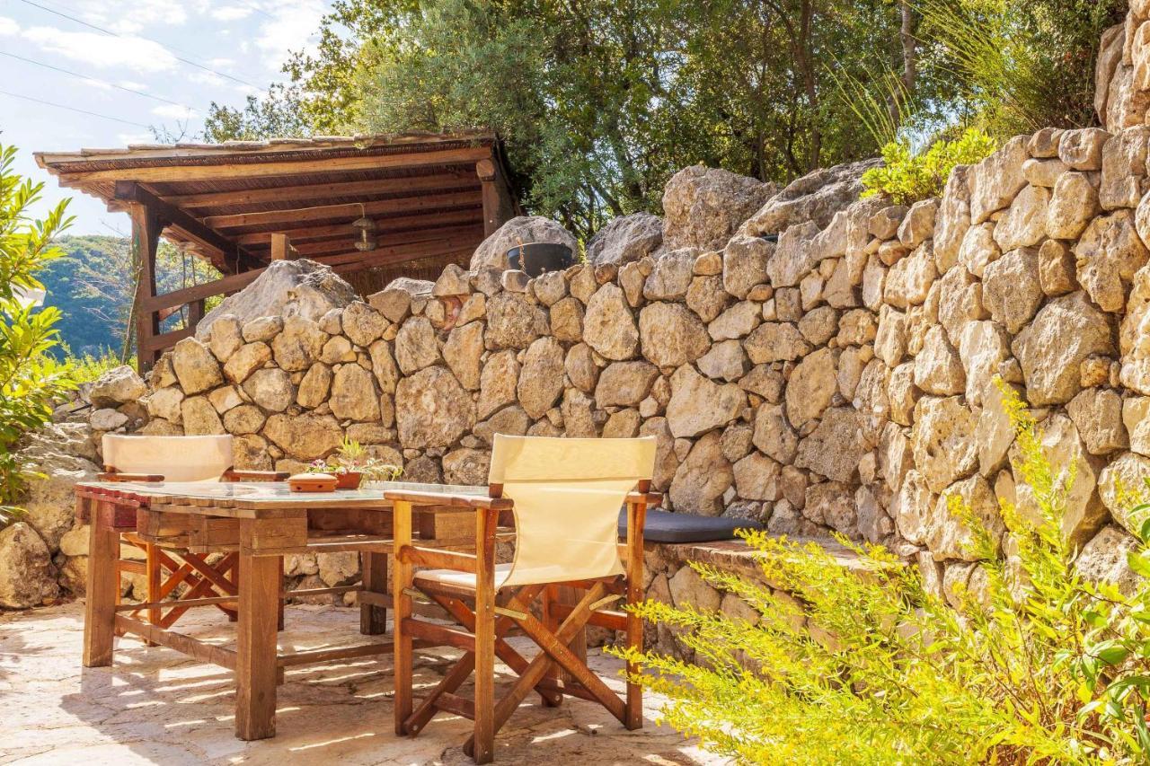 Mounty Island Villas-nefeli Villa Lazarata