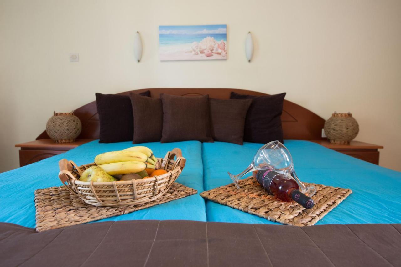 Damia Apts Aparthotel