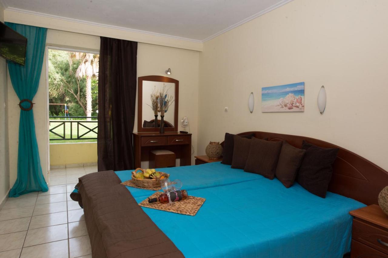 Aparthotel Damia Apts