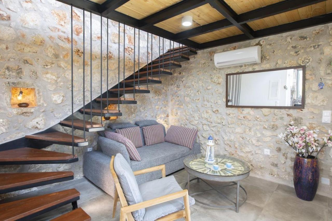 Dell Mar Stone House