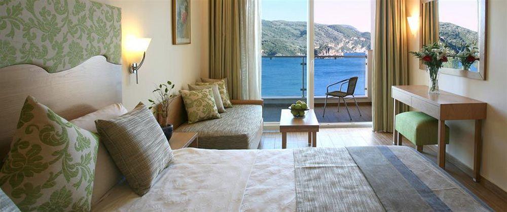 Akrotiri - Adult Friendly Paleokastritsa