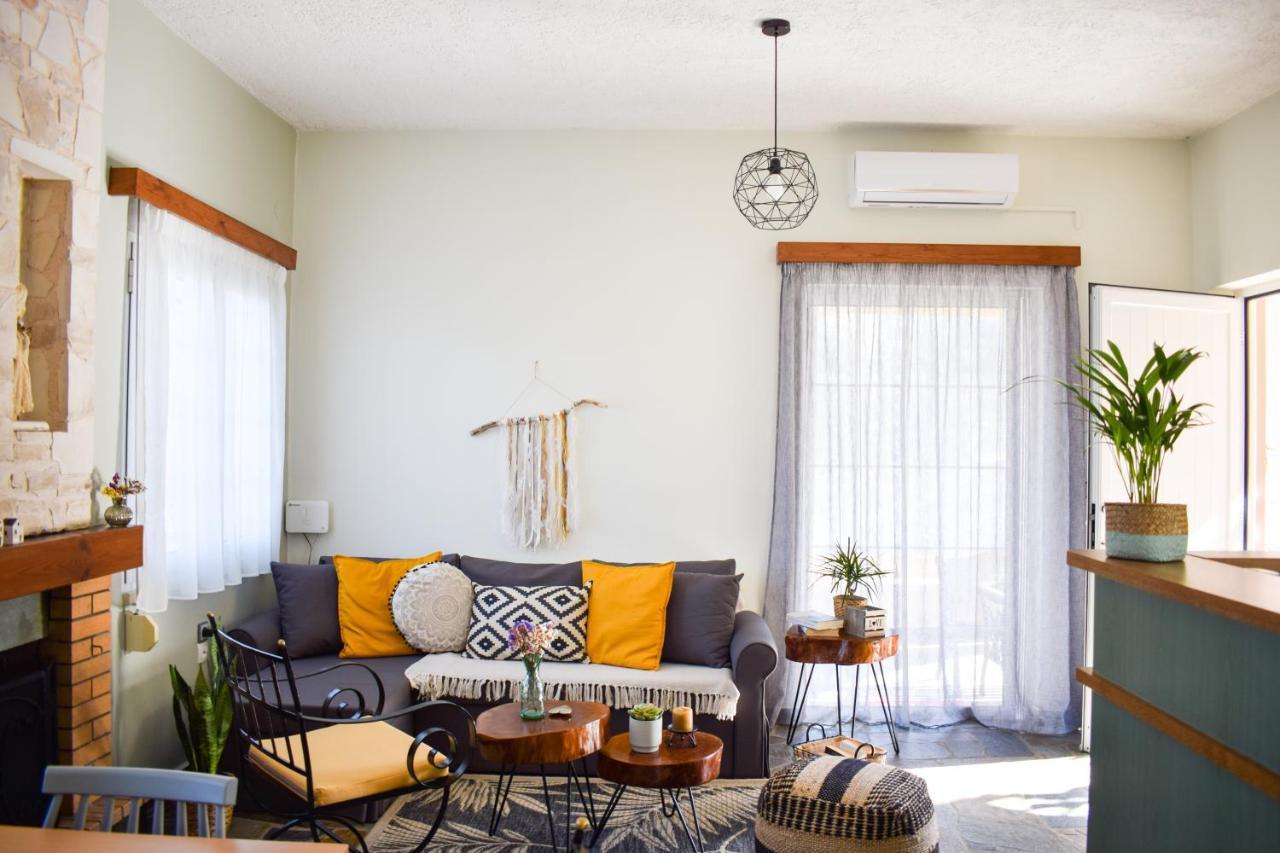 Elia's House Traditional & Cozy By 8essentially *
