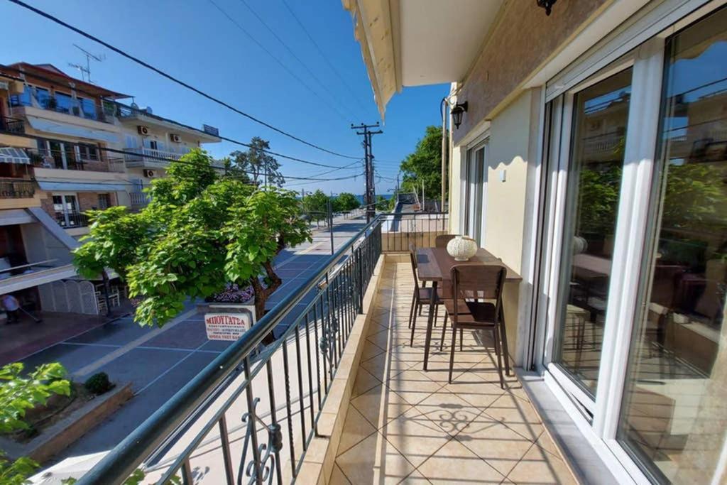 On Main Pedestrian Street With View Apartment *