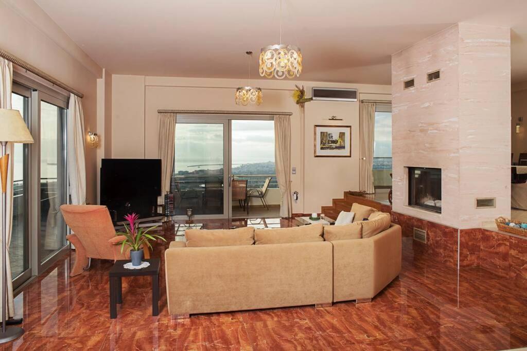 Modern Luxury With Pool, Just 5min To Sea Kalamata