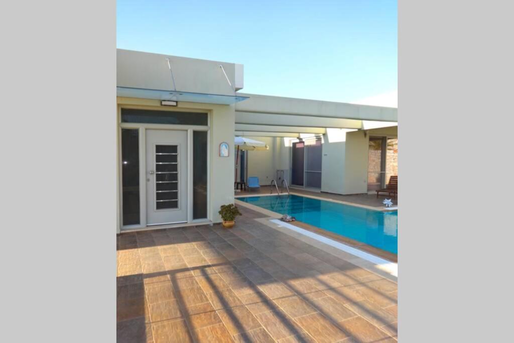 Villa Modern Luxury With Pool, Just 5min To Sea