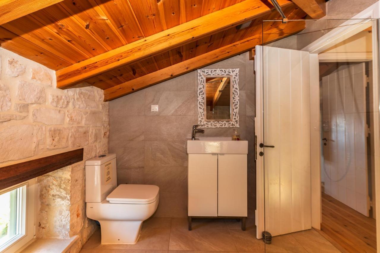 Yiameli With Private Pool Villa