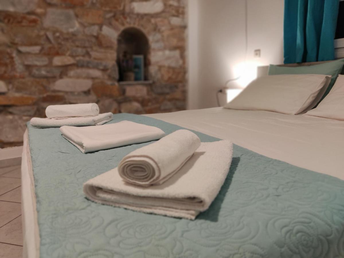 Litus Megas Gialos - Nites