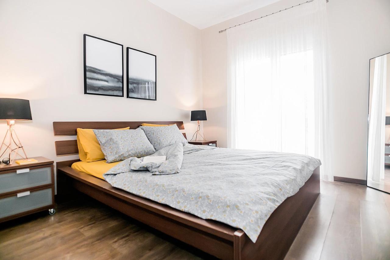 B12 New & Modern Seafront Apartment *