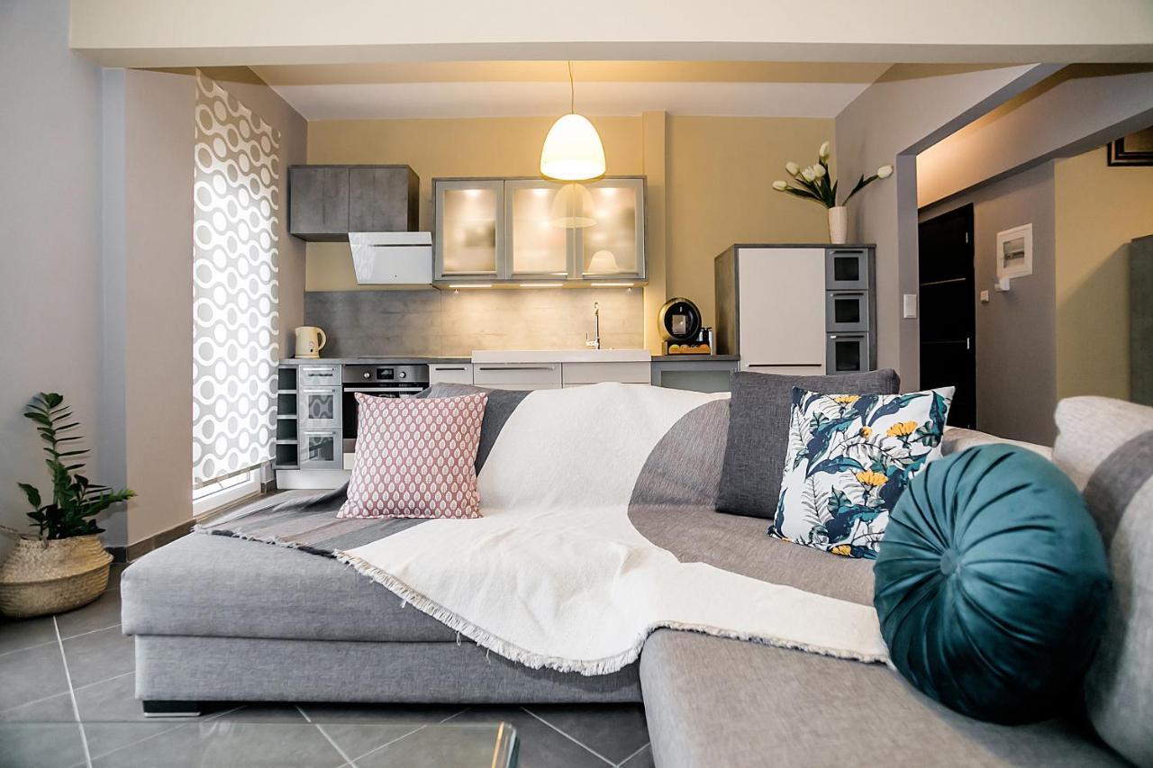 Apartment B12 New & Modern Seafront *
