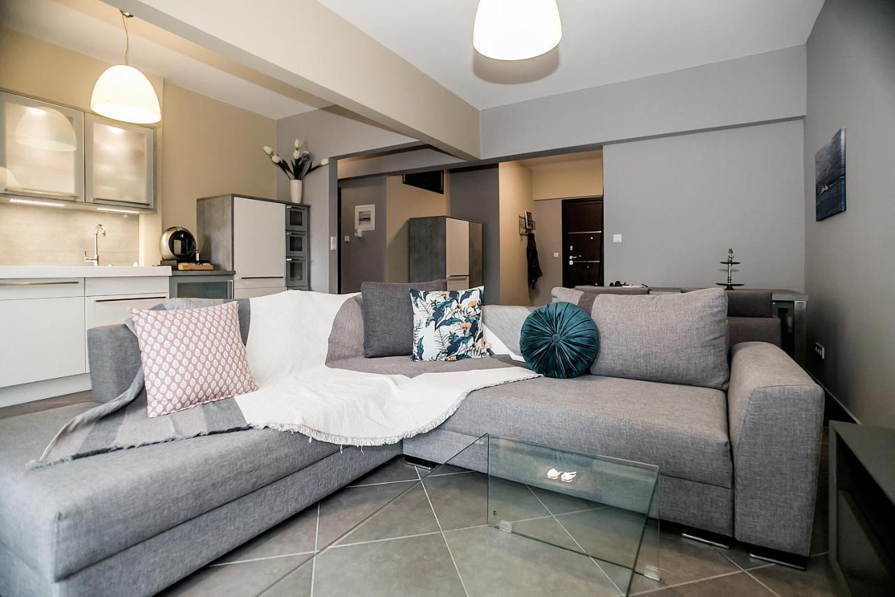 Apartment B12 New & Modern Seafront *
