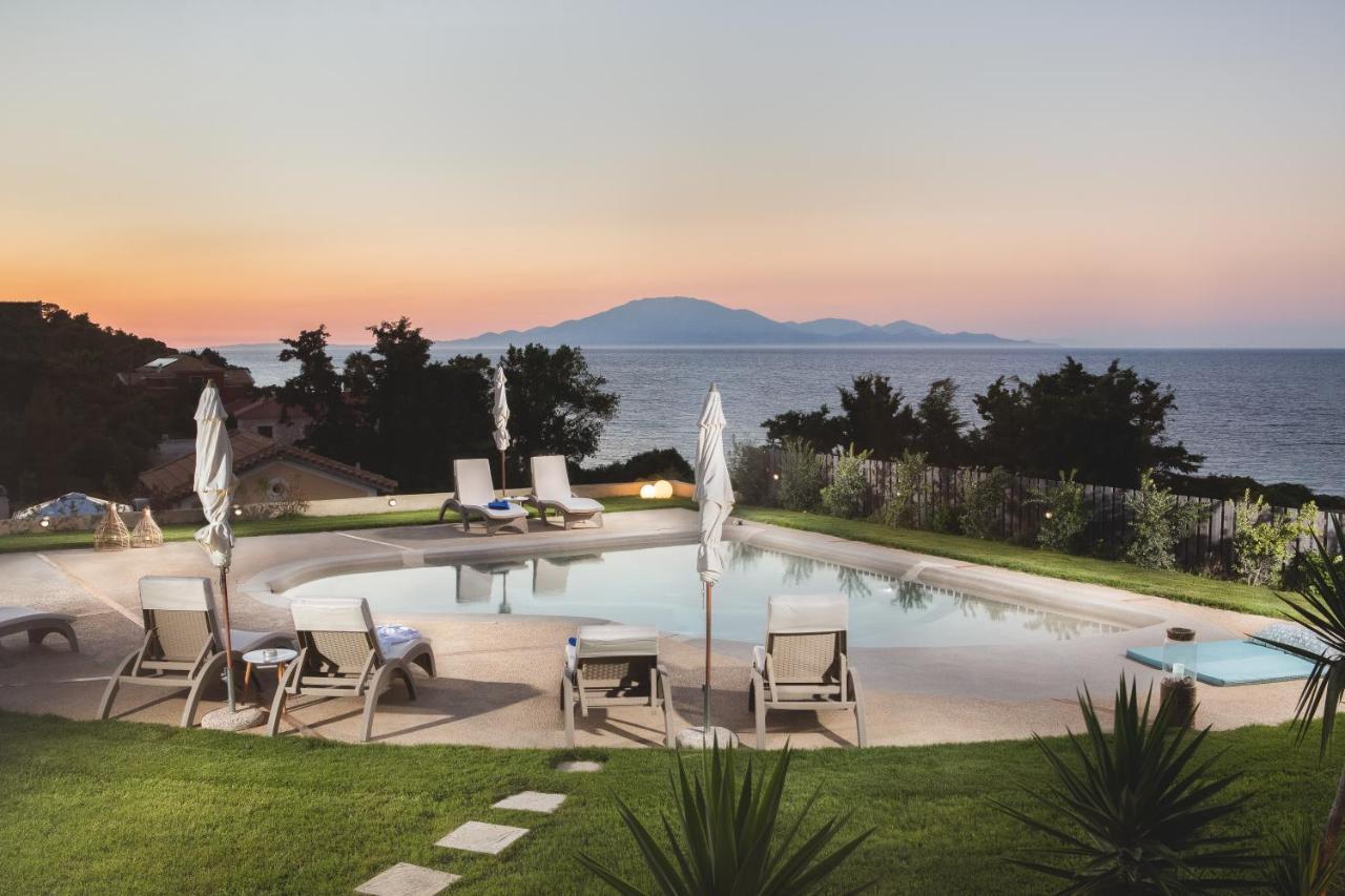 Niki's - Luxury Seaview Villa! *