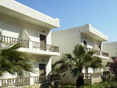 Valley Village 3*