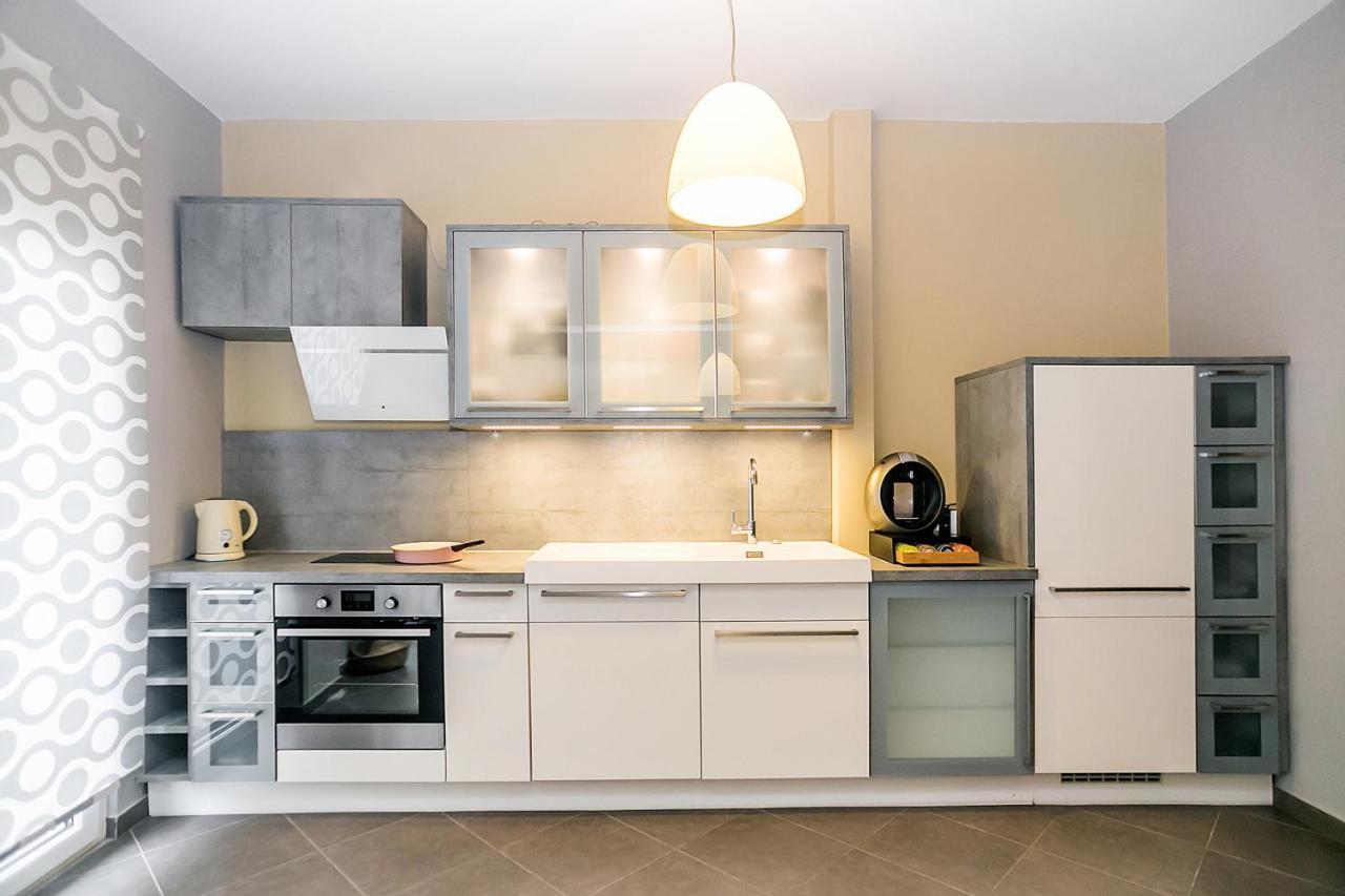 Apartment B12 New & Modern Seafront *