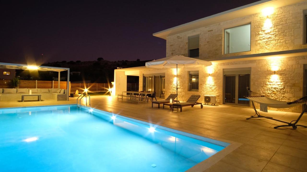 Eva East, With Infinity Pool & And Panoramic Sea View *