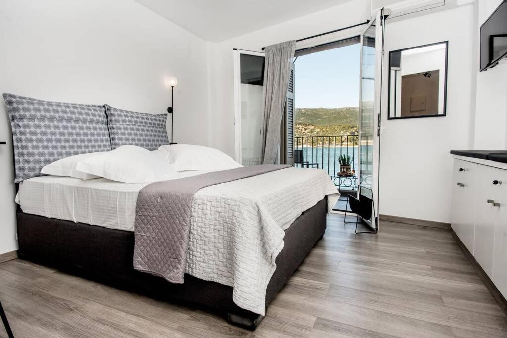 Apartment A & B Minimal With Sea View In Argostoli (Kefalonia)