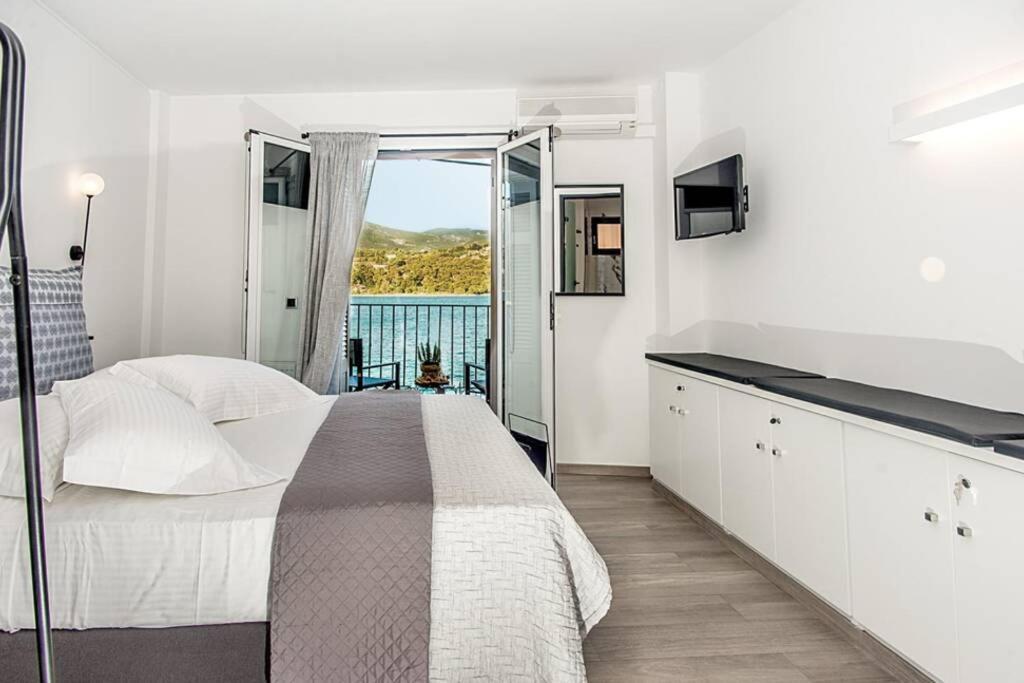 Apartment A & B Minimal With Sea View In
