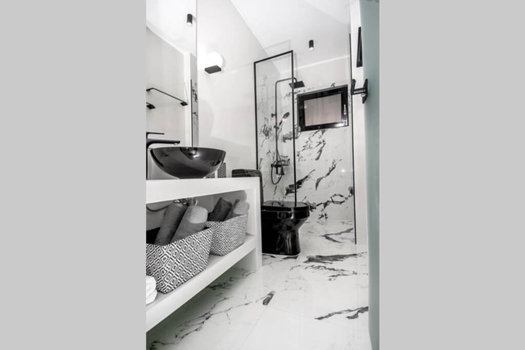 A & B Minimal With Sea View In Apartment *