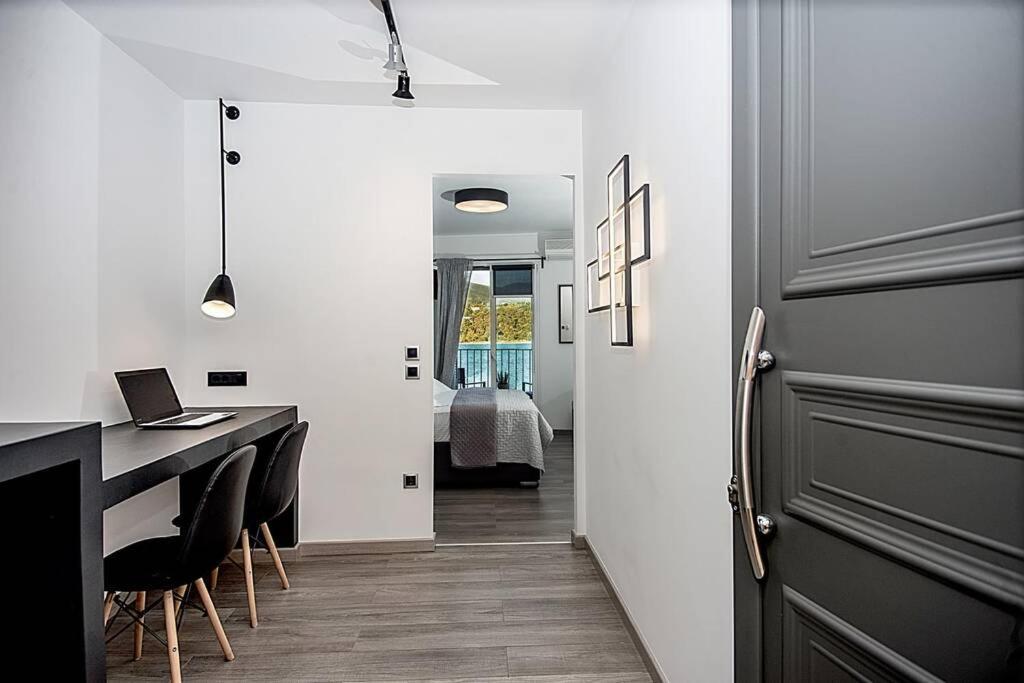 Apartment A & B Minimal With Sea View In Argostoli (Kefalonia)
