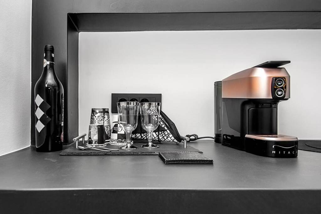 A & B Minimal With Sea View In Apartment