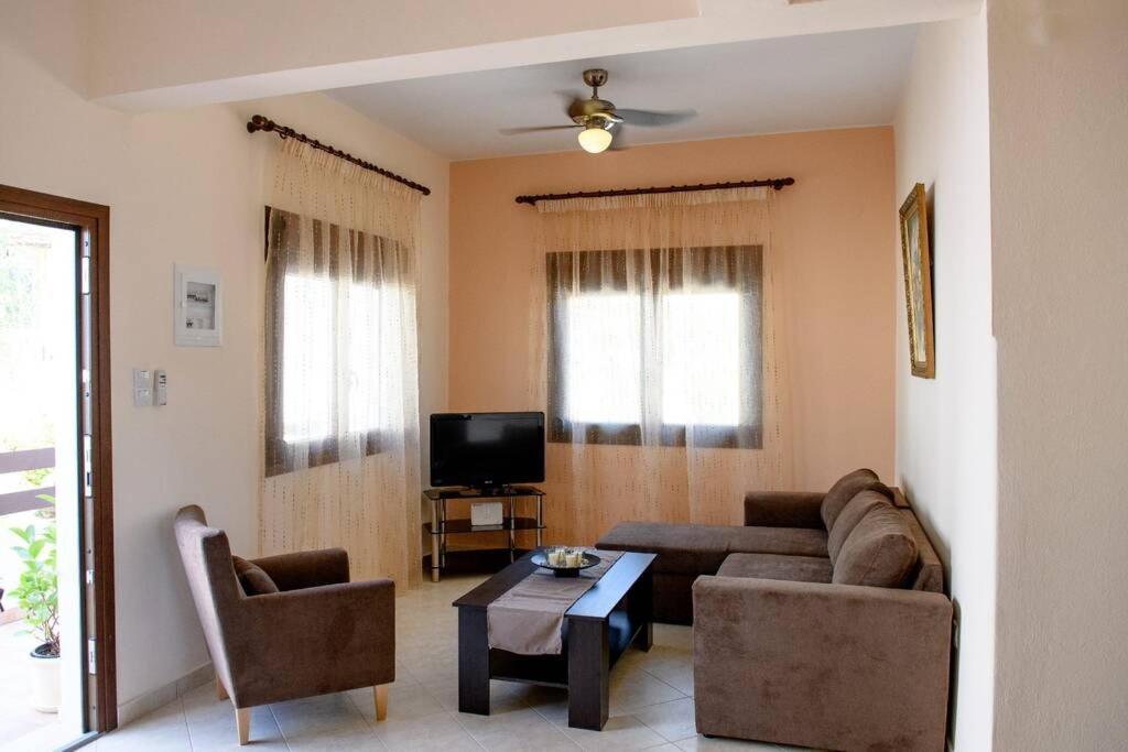 Effies House Holiday home Myrties