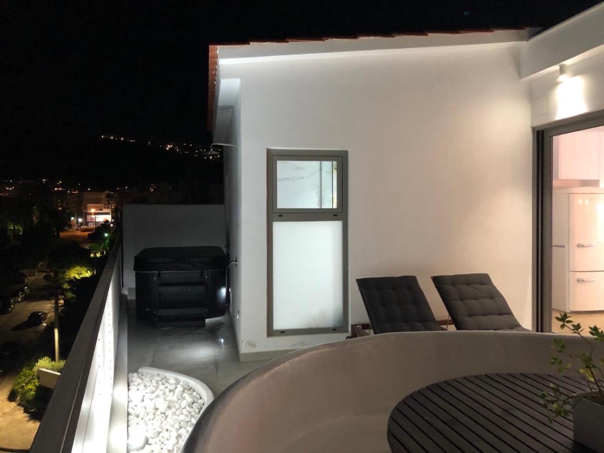 Amazing At Glyfada With Sea View & Jacuzzi Apartment