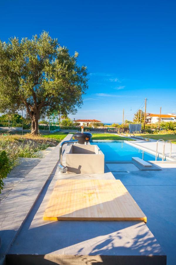 Villa Olive White *